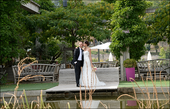 Séance photo de mariage au bord de l'eau à Lyon